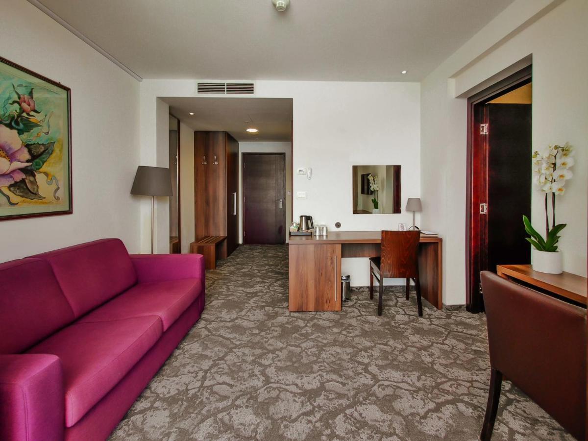 Pine Hotel